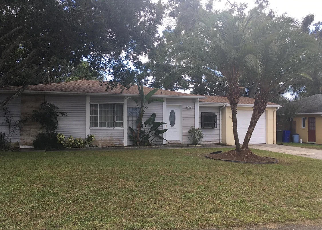 Primary Photo - 225 Grove Cir S
