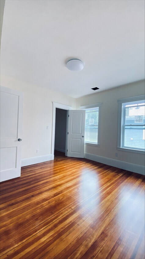 Foto principal - 96 Brayton Rd