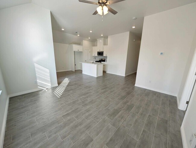 Building Photo - Brand New Home- Edmond Schools!