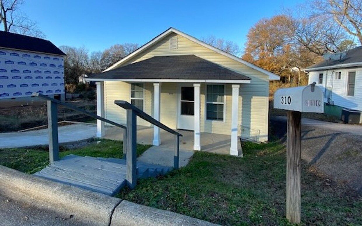 Primary Photo - Updated 2 bed, 1 bath near uptown Kannapolis