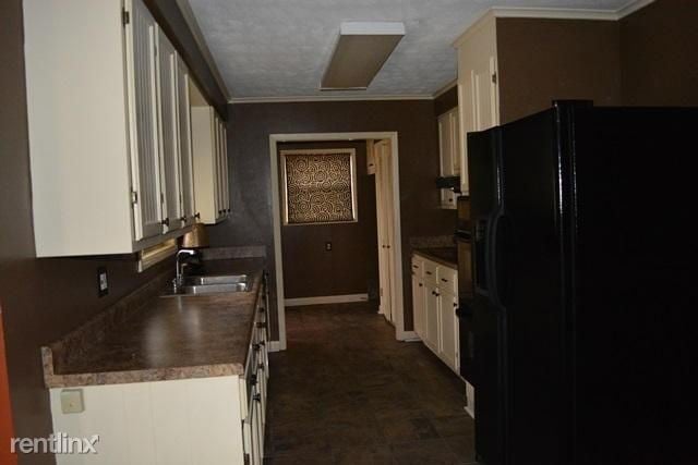 Building Photo - 1202 Springdale Dr