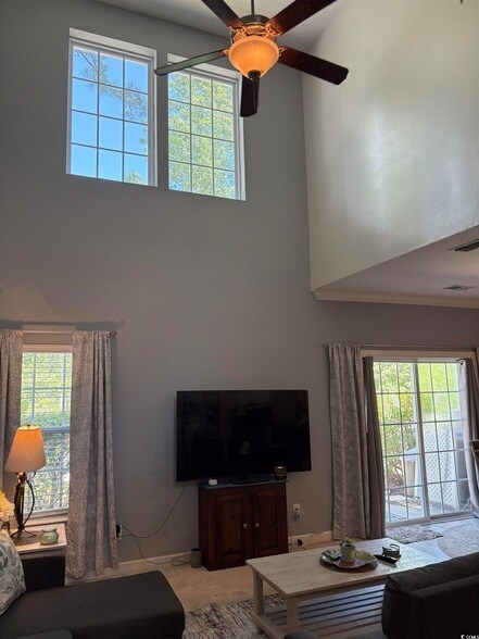 Foto del edificio - 1012 Fairway Ln