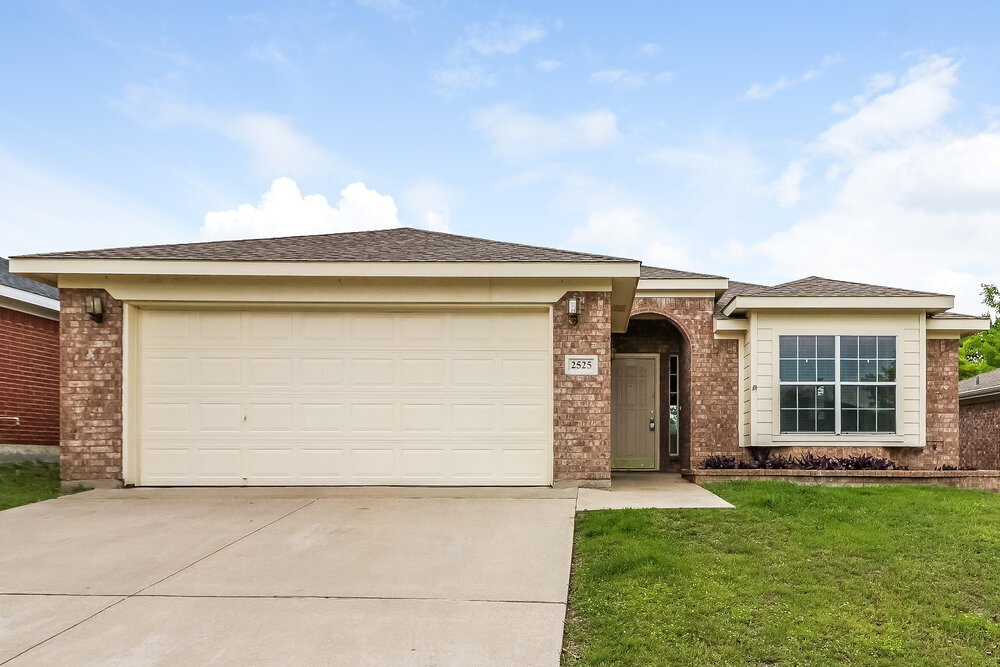 Primary Photo - 2525 Concina Way