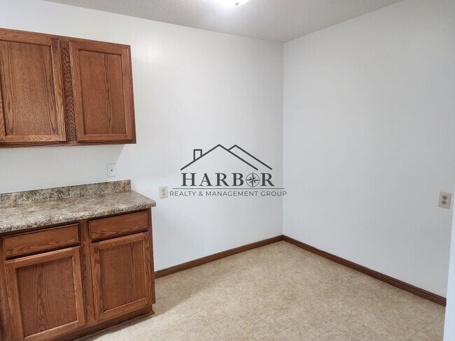 Foto del edificio - Hayfield Greens Apartments, 110 Bldg - 110...
