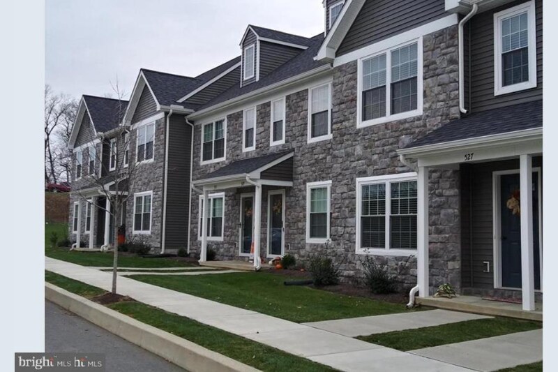 Foto principal - 741 Farmwood Ln