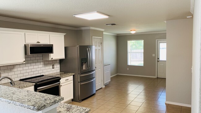 Kitchen with upgraded appliances - 11746 Deer Mill