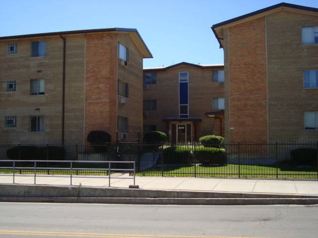 Building Photo - 7905 S Greenwood Ave