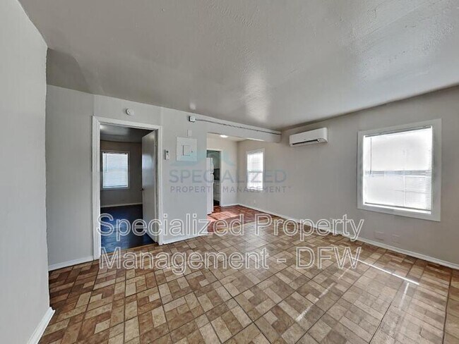 Building Photo - 4530 Collins Ave