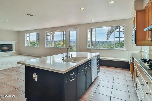 Foto del edificio - Location and Views!