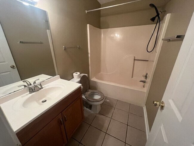 Foto del edificio - Campus View Apt-Walking Distance to UGA!