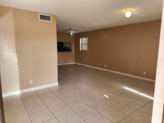 Foto del edificio - 4613 NW 91st Ave