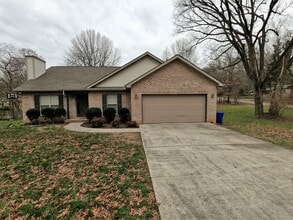 Building Photo - 3201 Saratoga Dr