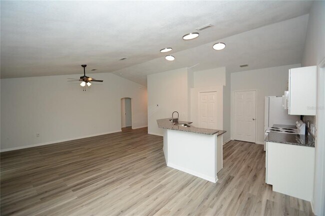 Foto del edificio - 122 White Hall Dr