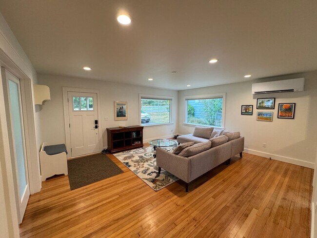 Foto del edificio - Charming Short Term Rental - 1-6 Month Lease