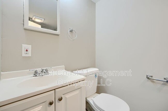 Building Photo - 1527 N Stricker St