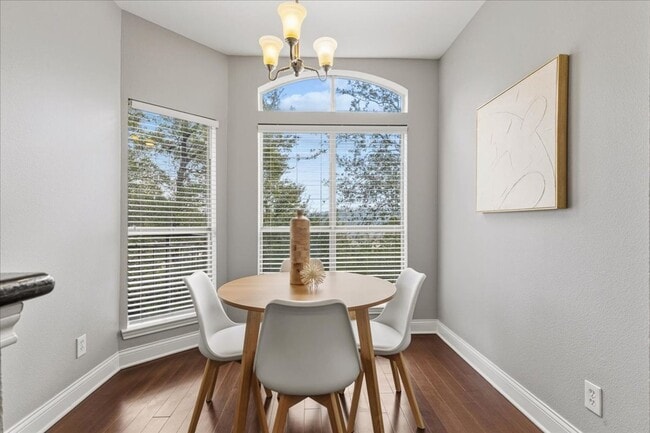 Building Photo - $1,650/mo – 2BR/1BA Condo in Northwest Austin with Stone Fireplace & Balcony