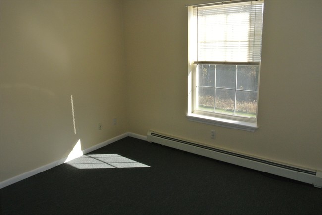 Building Photo - 39 Ducas Dr
