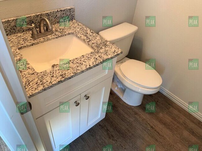 Building Photo - Move-In Special - Sign a lease by 11/15 an...