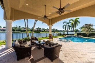Building Photo - 2726 Meadowood Dr