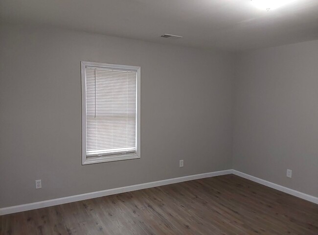 Building Photo - House for rent in Elizabethtown. 3 bed and...