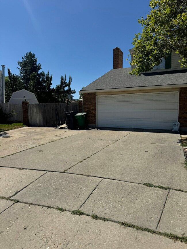 Foto del edificio - 1242 E Eastridge Cir