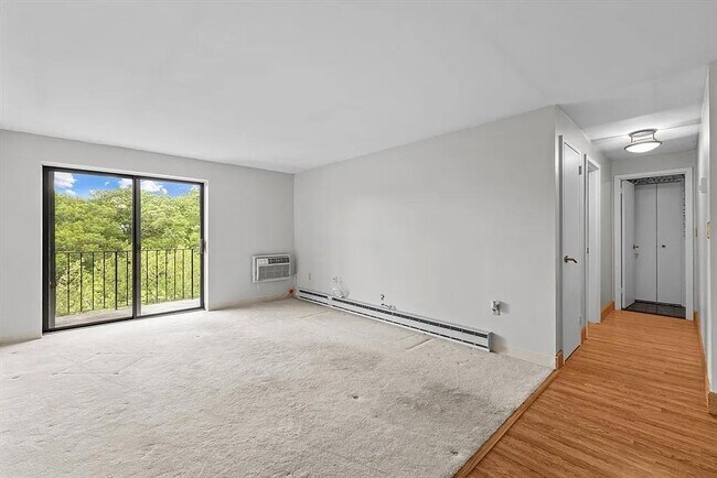 Foto del edificio - 1321 Worcester Rd