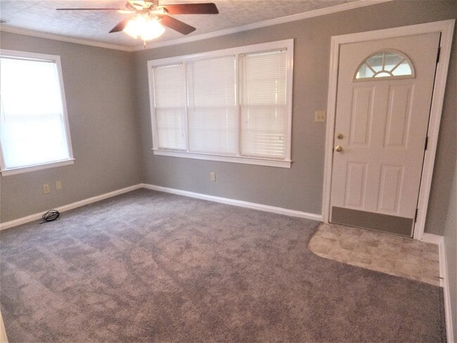 Foto del edificio - 214 Edgewood Dr