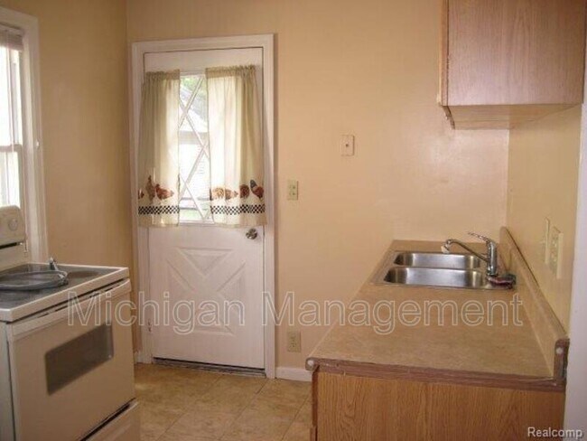 Foto del edificio - 28967 Beechwood Ave