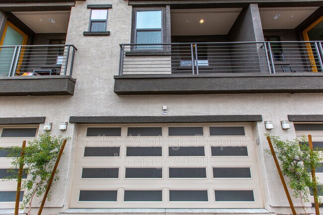 Building Photo - 2090 S Dorsey Ln