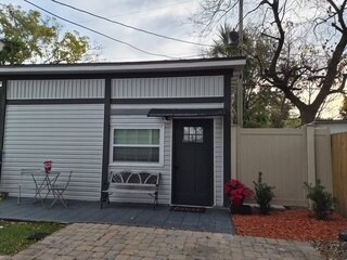 Puerta principal - 1513 Truman Rd