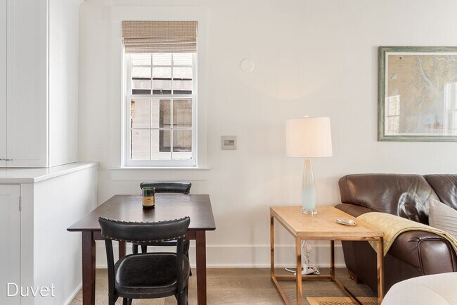 Foto del edificio - 1 br, 1 bath House - 17 H Street