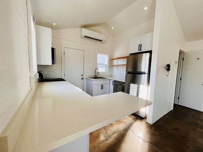 Building Photo - Renovated Studio Cabin in Friendly Hills
