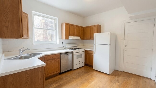 Building Photo - 1216 W Addison St