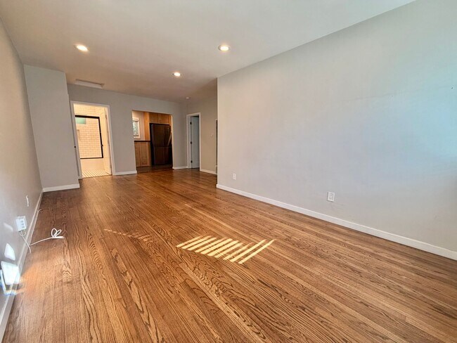 Foto del edificio - Charming El Segundo Bungalow w/ In-Unit Laundry & Huge Backyard!