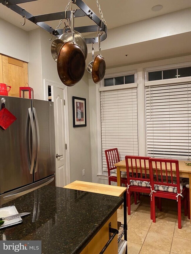 Foto del edificio - 5938 Halpine Rd