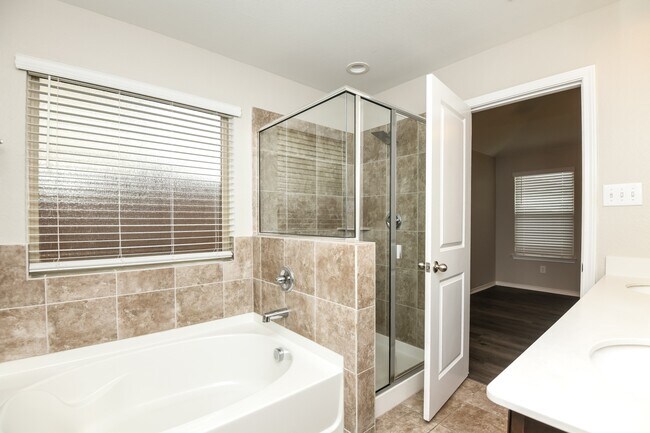 Foto del edificio - 3324 Tobago Rd
