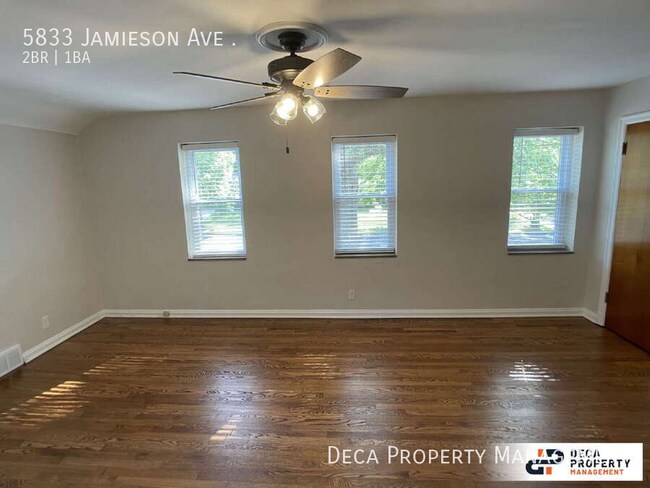 Foto del edificio - 5833 Jamieson Ave