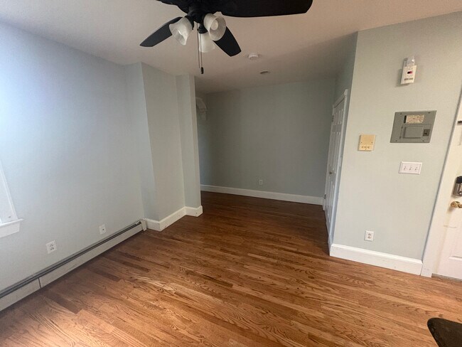 Sala de estar, despensa a medida - 316 1/2 Webster Ave