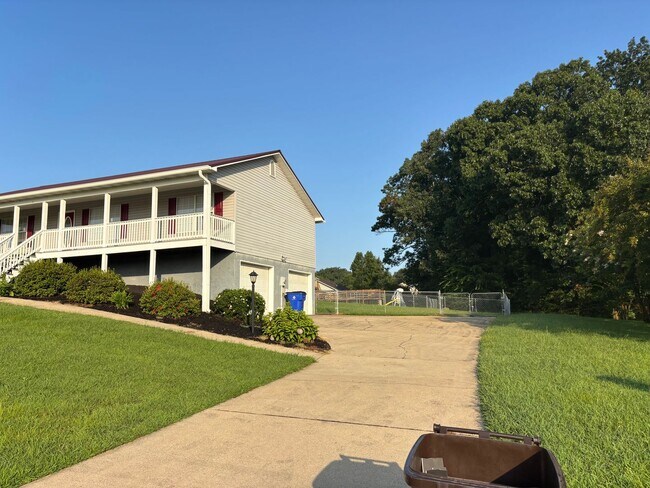 Foto del edificio - 352 Shady Hollow Cir SE