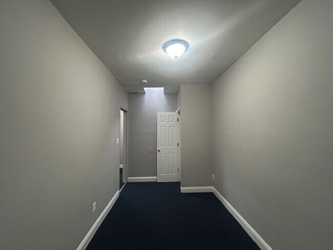 Building Photo - 2 Bedroom Plus Den