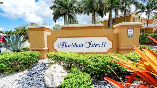 Building Photo - 1045 NE 42nd Ave