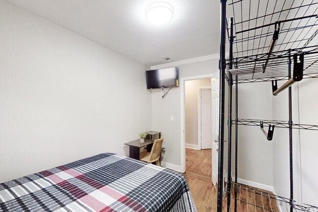 Building Photo - Newly-renovated & high-quality Atlanta Home! Top of the line finishes, granite countertops, stain...