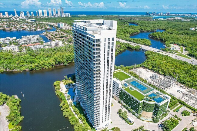 Foto del edificio - 16385 Biscayne Blvd