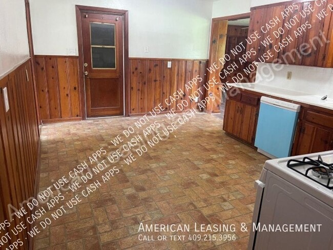 Building Photo - *MOVE-IN SPECIAL!!* $100 OFF 1st Full Mont...