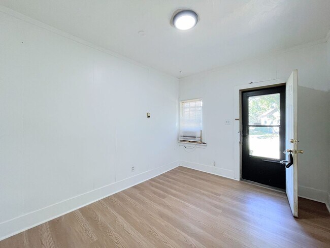 Foto del edificio - 1 bedroom duplex close to Dillons