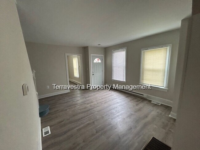 Foto del edificio - Freshly Renovated 4 bed 1.5 bath Immediate...