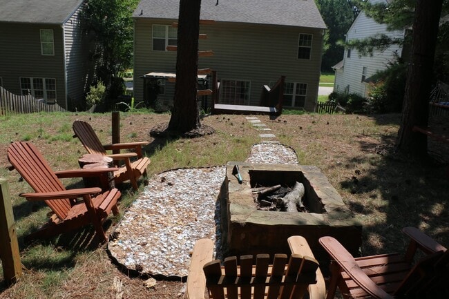 Fire Pit - 18623 Victoria Bay Dr
