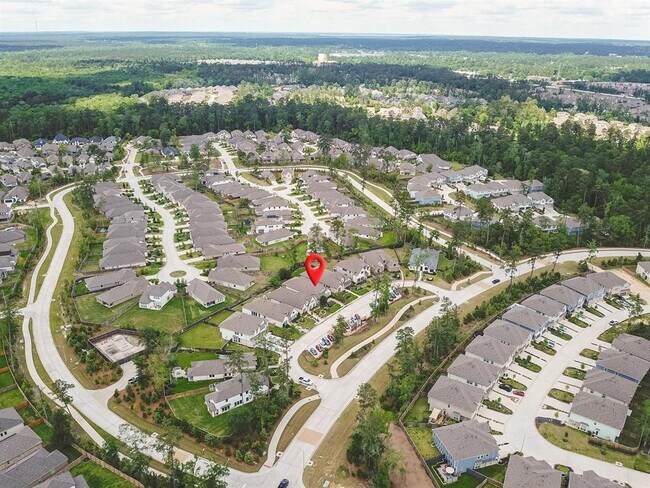 Building Photo - 426 Lake Day Dr