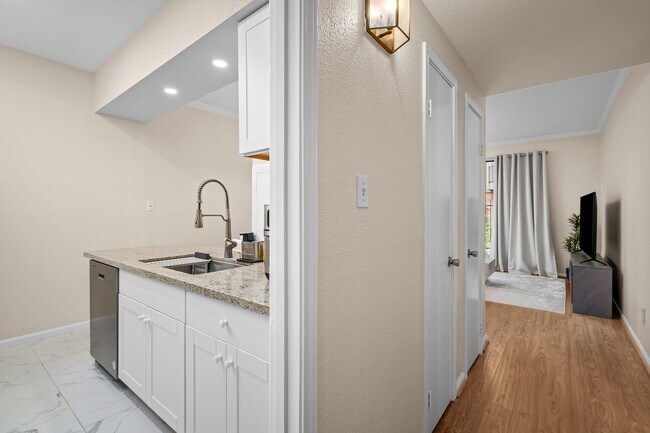 Foto del edificio - 2475 Underwood St