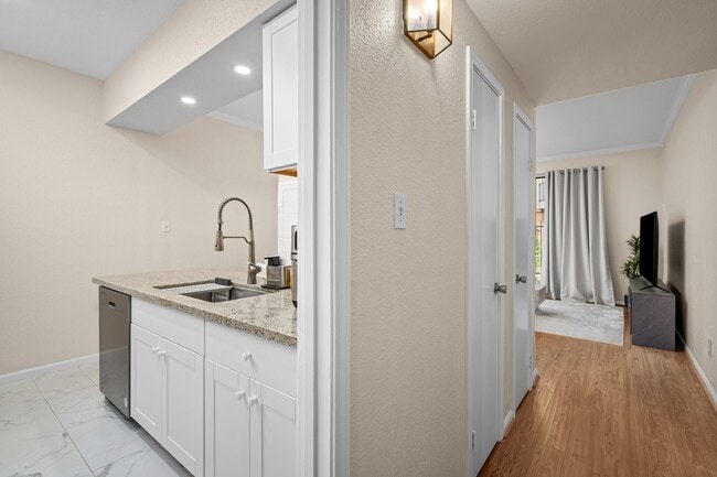 Building Photo - 2475 Underwood St